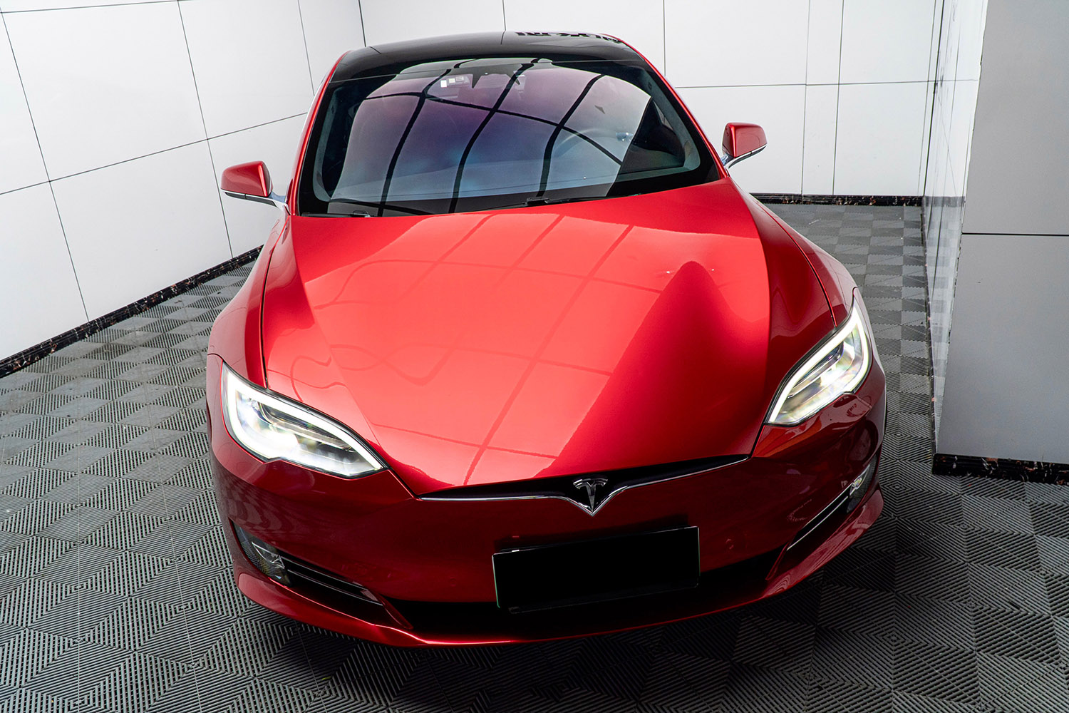Attractive Red
